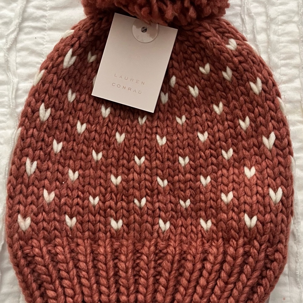 LC Lauren Conrad Girl’s Rose colored w🤍’s. Fall/Winter Hat with a Pom-Pom top.